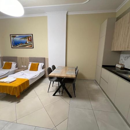 Kevin'S Lungomare Apartment Wlora Zewnętrze zdjęcie