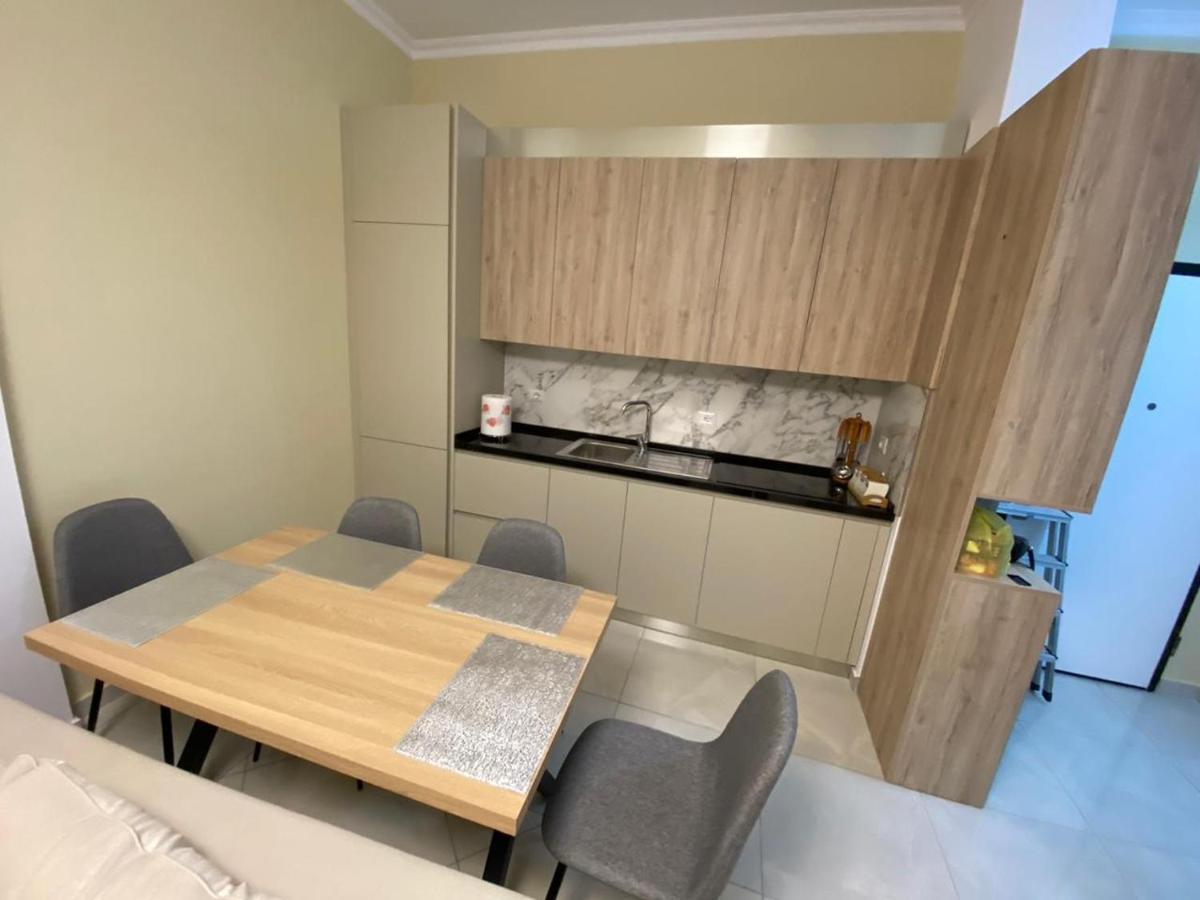 Kevin'S Lungomare Apartment Wlora Zewnętrze zdjęcie