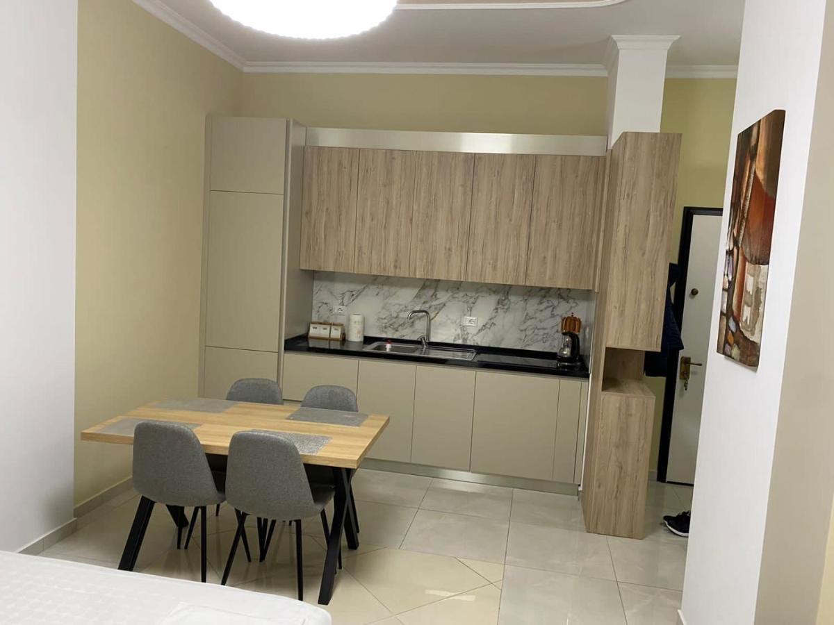 Kevin'S Lungomare Apartment Wlora Zewnętrze zdjęcie